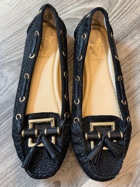 Vince Camuto Black Tassel old money flats comfort country club Gold Hardware 6.5